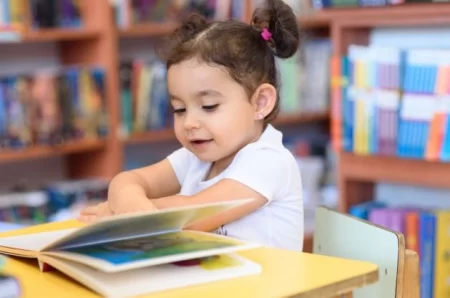 Como incentivar crianças a ler e descobrir o prazer da leitura