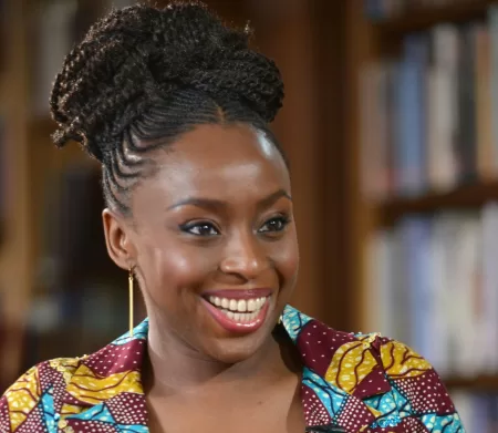 Livros de Chimamanda Ngozi Adichie, talentosa escritora nigeriana